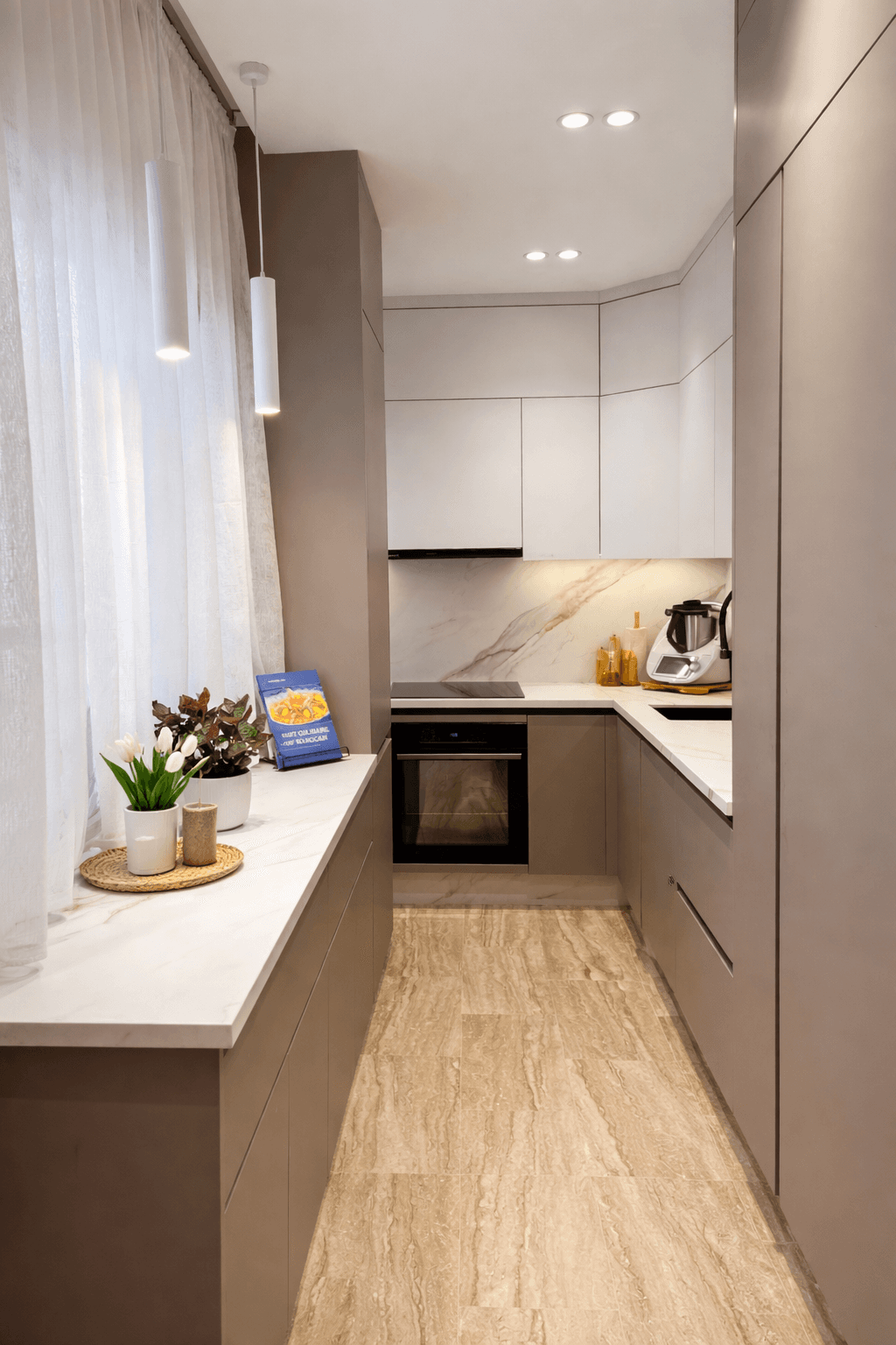 Cuisine en L beige avec plan de travail marbre — ArtMood Tanger