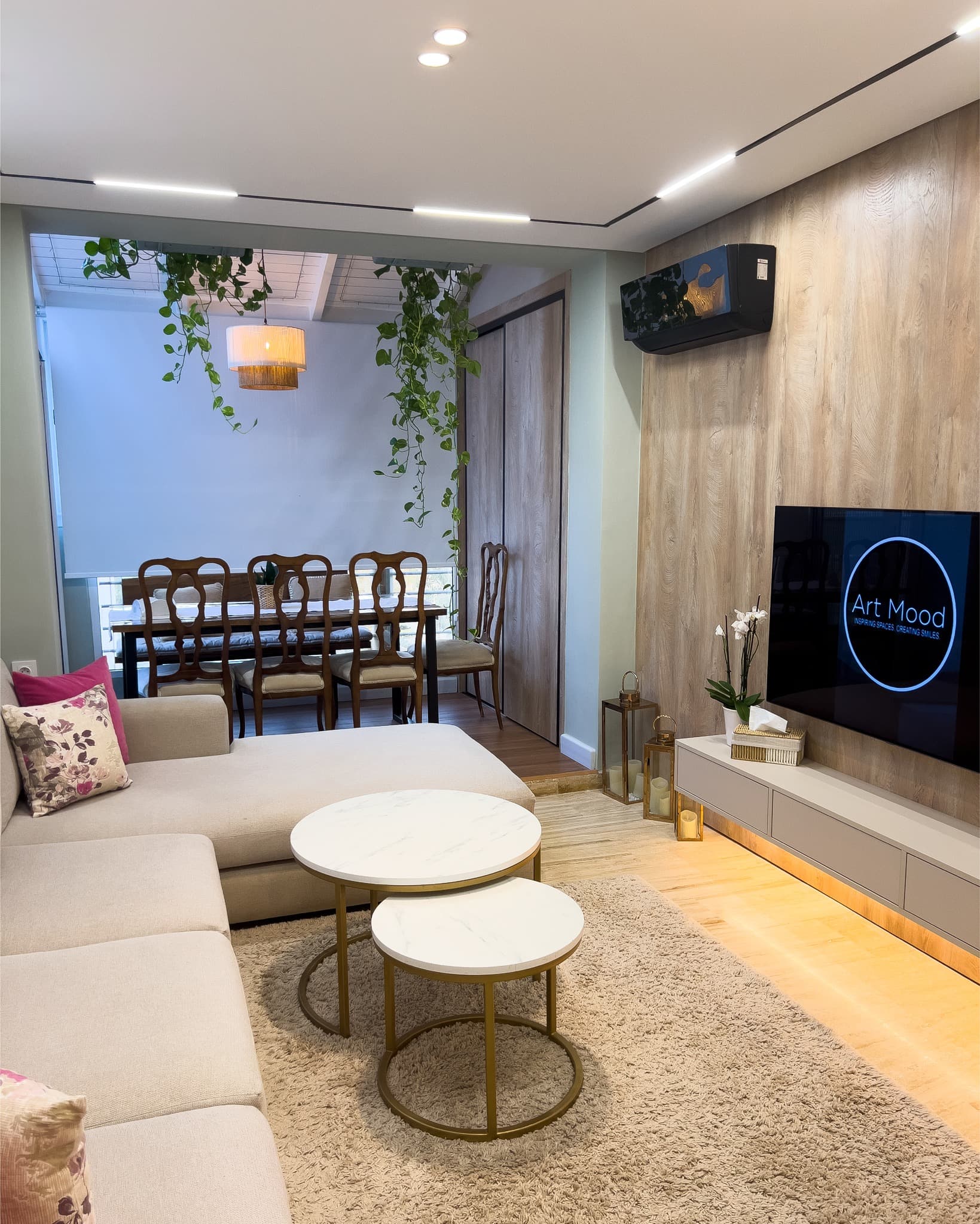 Showroom ArtMood : salon, meuble TV et espace repas
